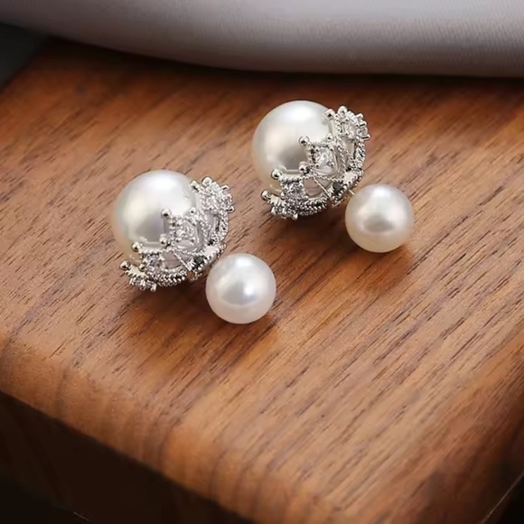Vintage / Retro White Pearl Rhinestone Earrings Crown  Vintage Pearl Crown Silver Crystal Earrings